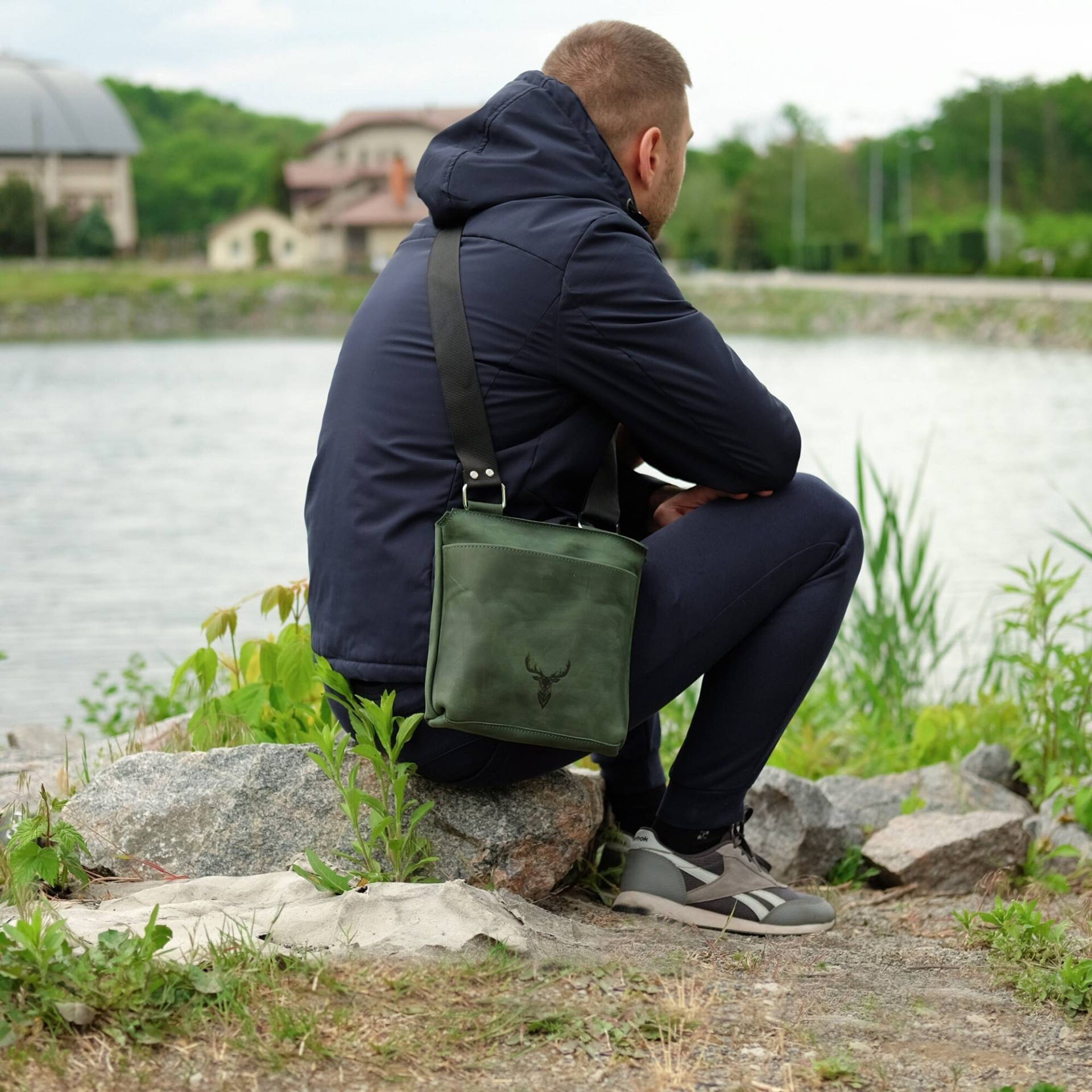 Grüne Leder Umhängetasche Für Männer, Echtleder Umhängetasche, Kleine Seitentasche Mann, Papa Geschenk, Trauzeuge Geschenk von MiKaUa