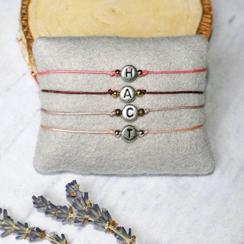 Buchstabenarmband Makramee Armband Wunschfarbe Armschmuck Freundschaftsarmband | Geschenk Frau Freundin Schwester Mama von MiMaKaefer