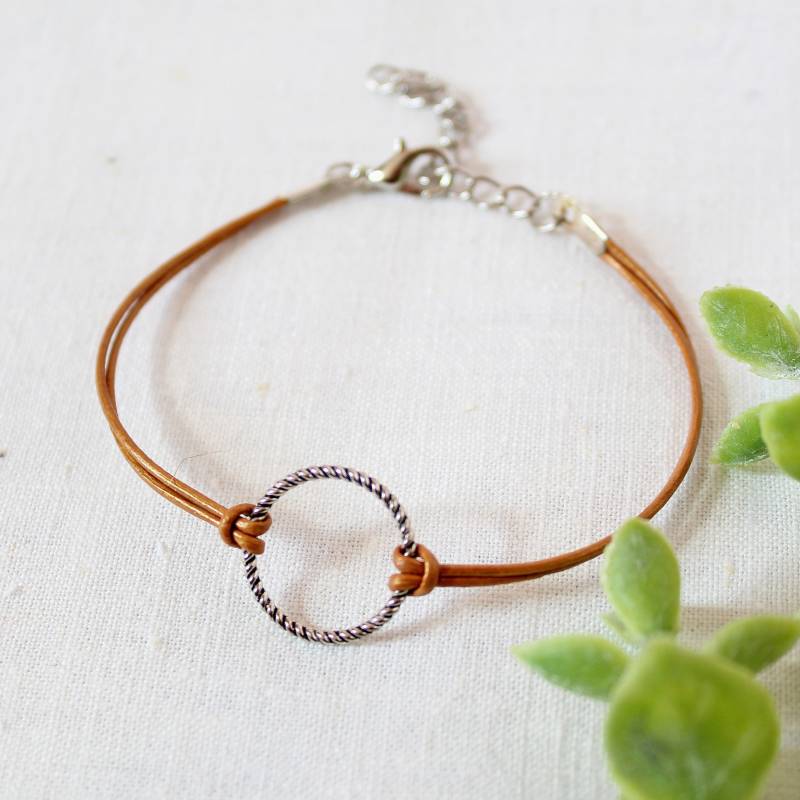 Silver Circle Armband Leder | Wunschfarbe Armschmuck Freundschaftsarmband Geschenke Für Frauen Freundin Schwester Männer von MiMaKaefer