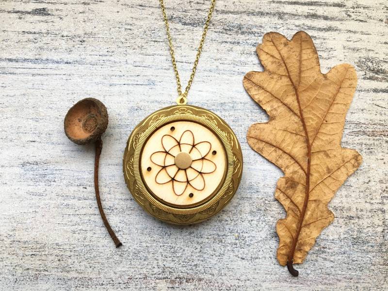 Messing Medaillon Messingplättchen Auf Holz Sunburst Starburst Mandala Ethno Kette von MiMaMeise