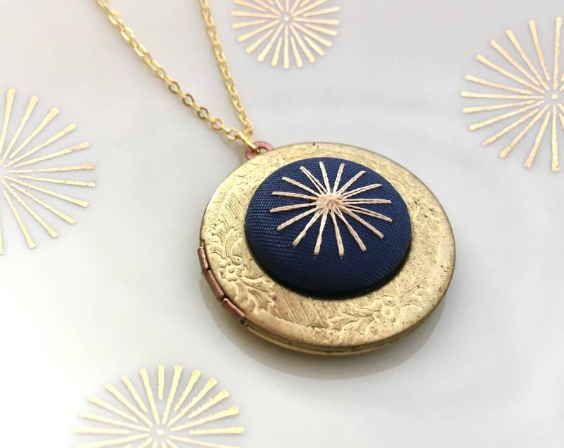 Vintage Sunburst Starburst Stern Stoff Messing Medaillon Medaillonkette Halskette Gliederkette Kette Handbestickt von MiMaMeise