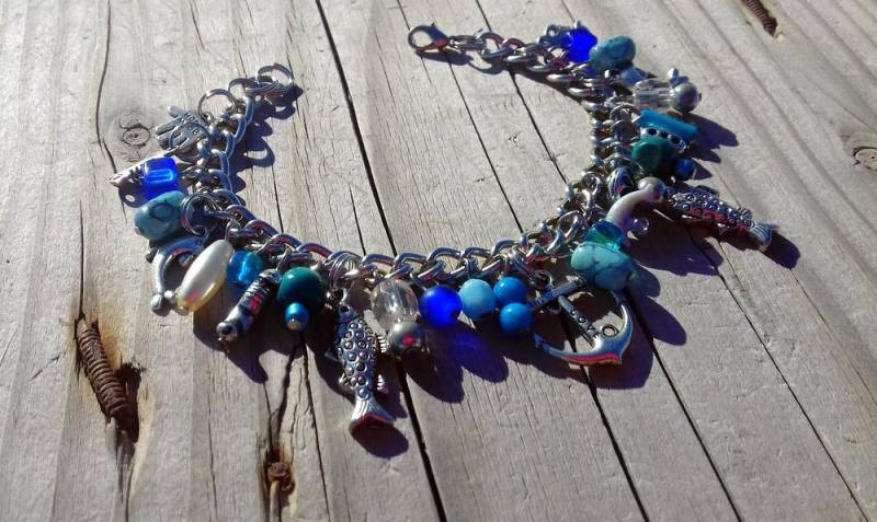 Ozeanblaues Bettelarmband Beachy Boho Schmuck, Anker & Fisch Charms von MiMaries