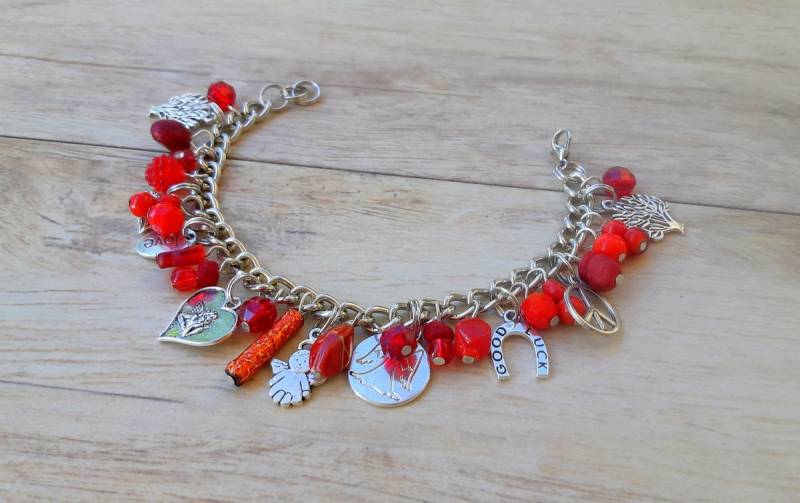 Rotes Bettelarmband Engel, Liebe, Glücksbringer Rotes Bettelarmband Engel, Liebe, Glücksbringer von MiMaries