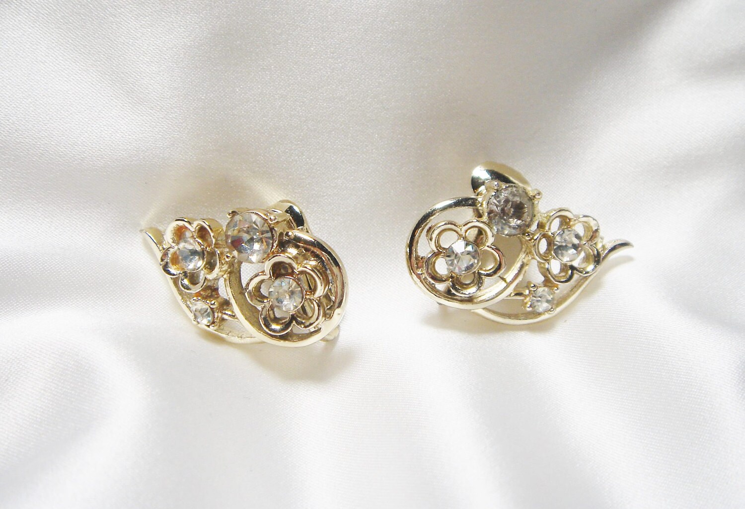 Coro Signiert Vintage Gold Ton Clip Auf Ohrringe, Strass Ohrring, Ohrring Coro Signiert Vintage Gold Ton Clip Auf Ohrringe, Strass Ohrring, Ohrring von MiMiaDeco