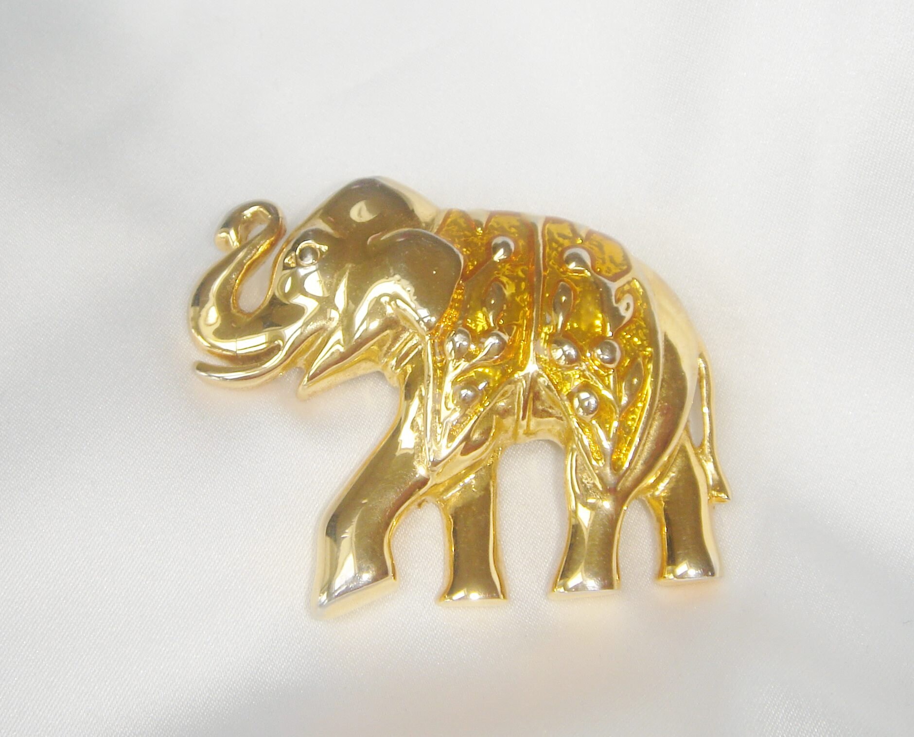 Vintage Emaille Elefant Gold Ton Brosche, Tier Pin Brosche Vintage Emaille Elefant Gold Ton Brosche, Tier Pin Brosche von MiMiaDeco