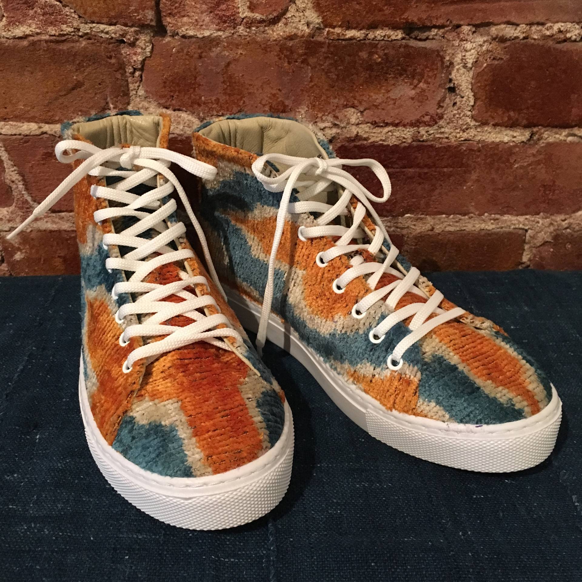 Bestickte High-Tops Aus Samt Bestickte High-Tops Aus Samt von MiQissa