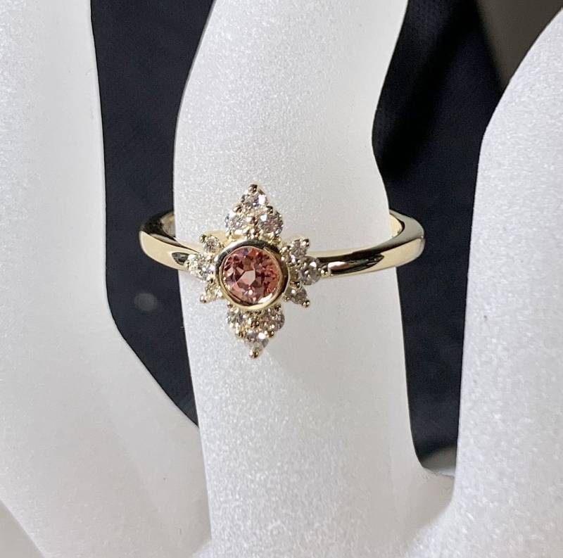 Größe 7, 5 Saphir Halo Ring, 14K Gelbgold, Lab Created Champagner Saphir, Diamant Cluster Princess Ring von MiShelliDesigns