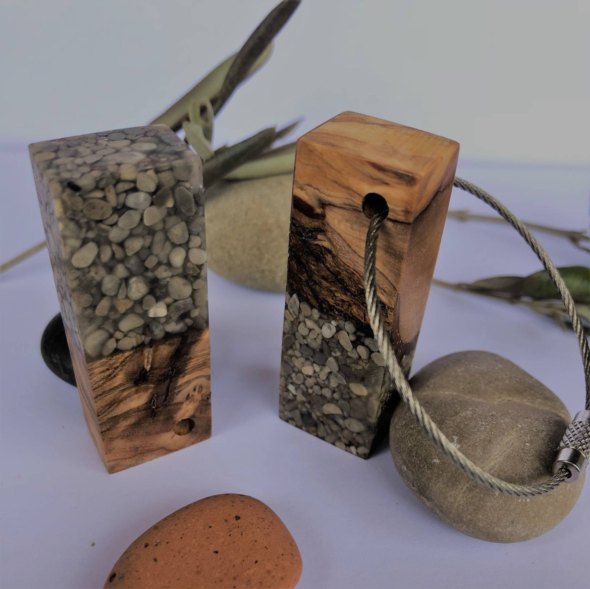 Old Stone Wood Keychain von MiZuGifts
