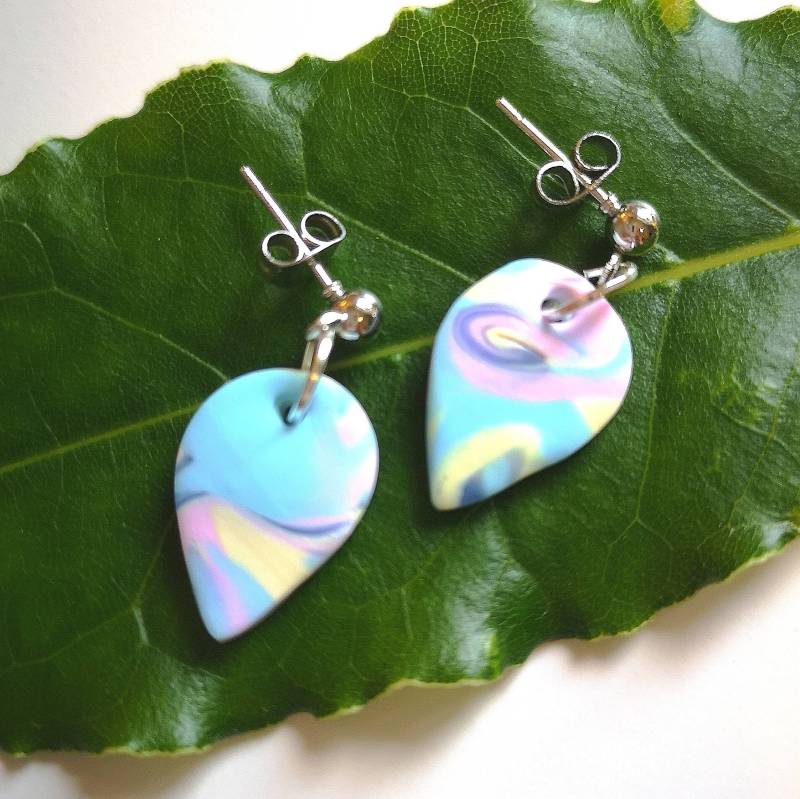 Abstrakte Multicolor Mini Tropfen Ohrringe | Statement Sommer Moderne Handgemachte von MiaAndTedDesigns