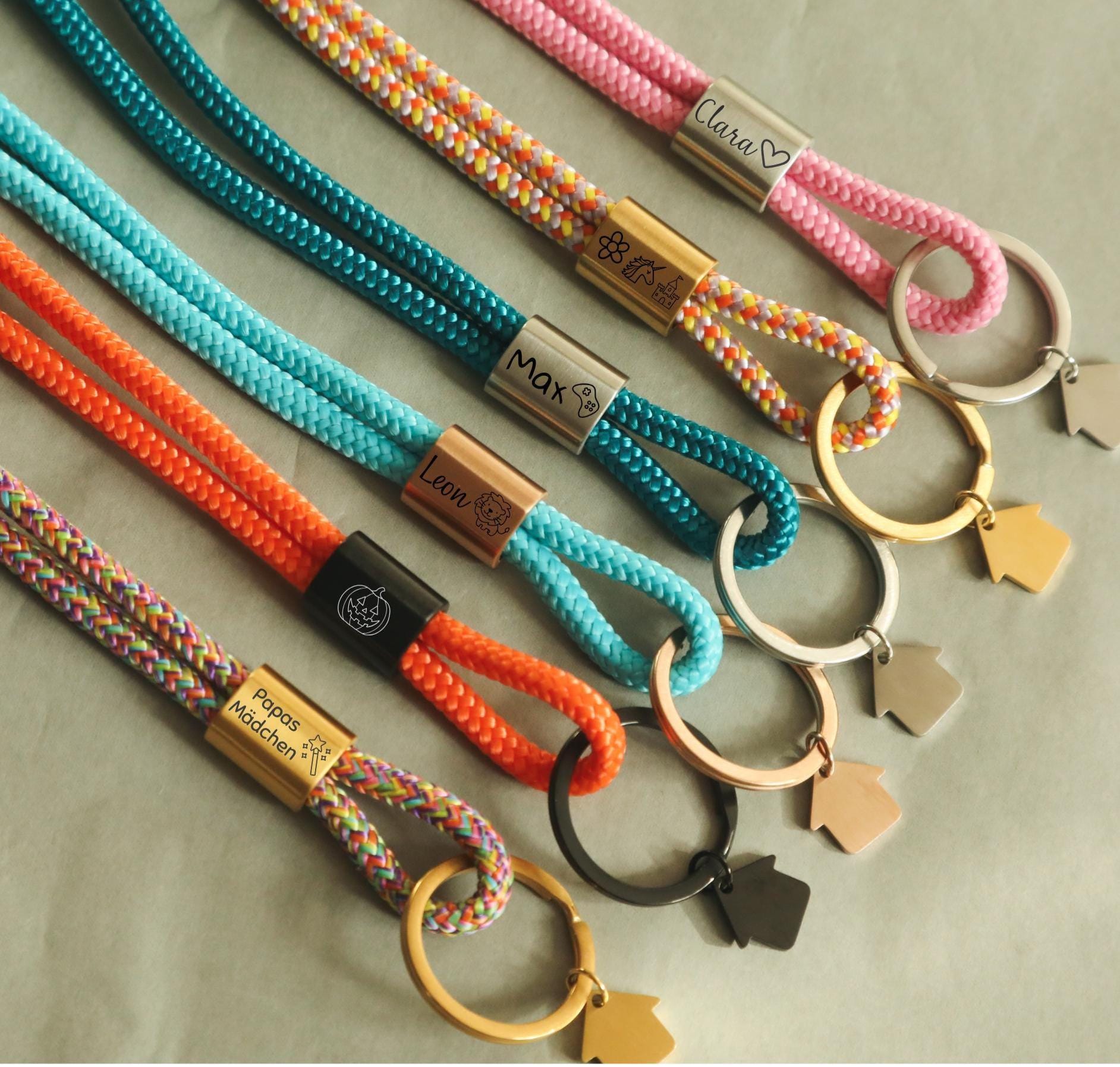 Personalisiertes Schlüsselband Kinder - Geschenk Mit Persönlichen Gravur, Schlüsselkind Glücksbringer, Mädchen, Weihnachtsgeschenke von MiaCoreDE
