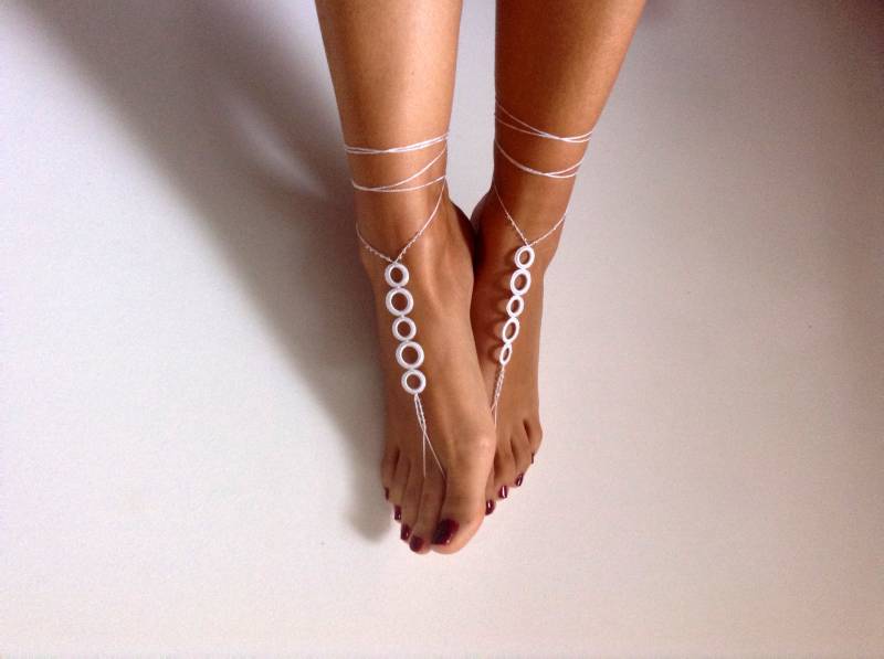 Barfuß Sandalen, Weiße Hochzeit Gastgeschenk von MiaJewelryStudio