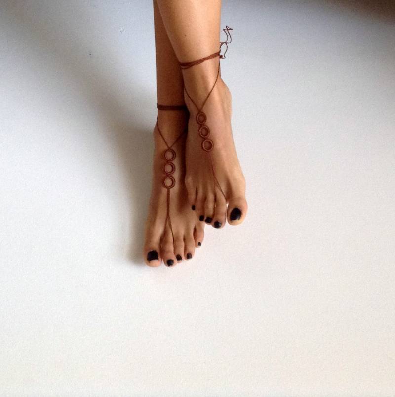 Braun Polyester Spitze Barfuß Sandalen Strand Fuß Schmuck von MiaJewelryStudio