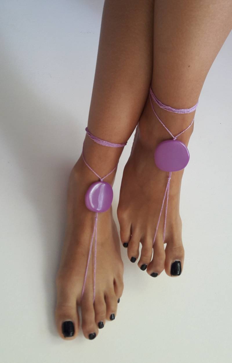 Flieder Barfuß Sandalen Strand Fuß Schmuck von MiaJewelryStudio