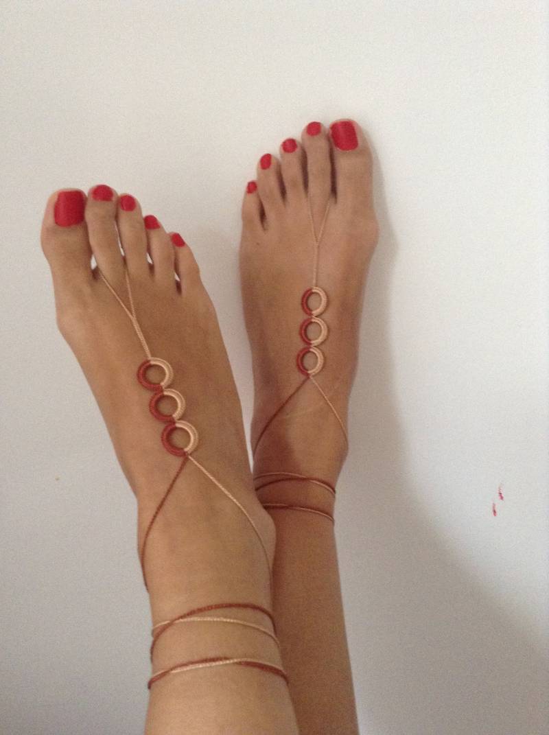 Geflochtene Barfuß Sandalen Strand Hochzeit Fuß Schmuck von MiaJewelryStudio