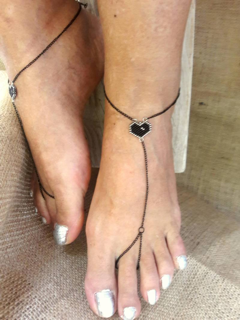 Schwarz Miyuki Herz Barfuß Sandalen Hochzeit Am Strand Fußkettchen von MiaJewelryStudio