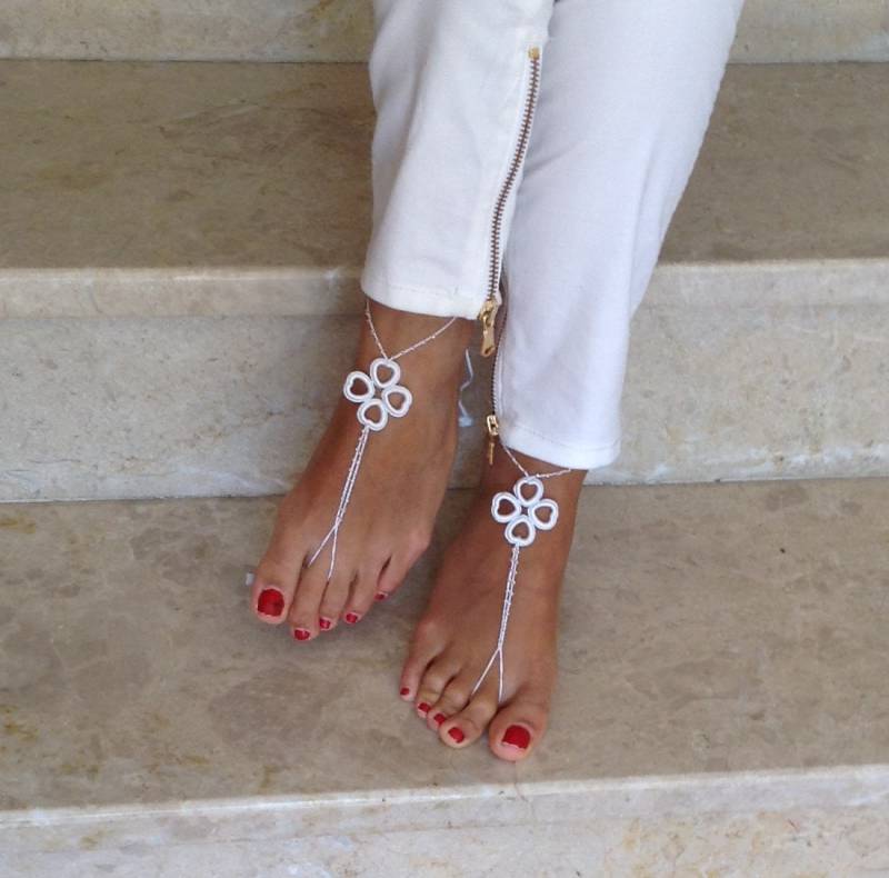 Weiße Spitze Barfuß Sandalen Strand Hochzeit Fußkettchen Schmuck von MiaJewelryStudio