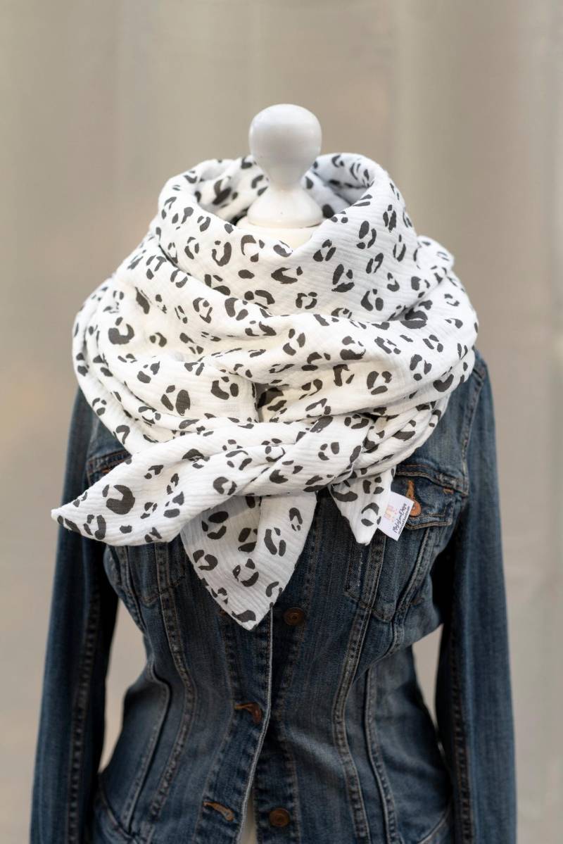 Musselintuch Dreieckstuch Halstuch Weiß Leo Leoprint Damen Mädchen Herren Doppellagig Für Kinder Und Erwachsene Tuch von MiaLaLunaDesigns