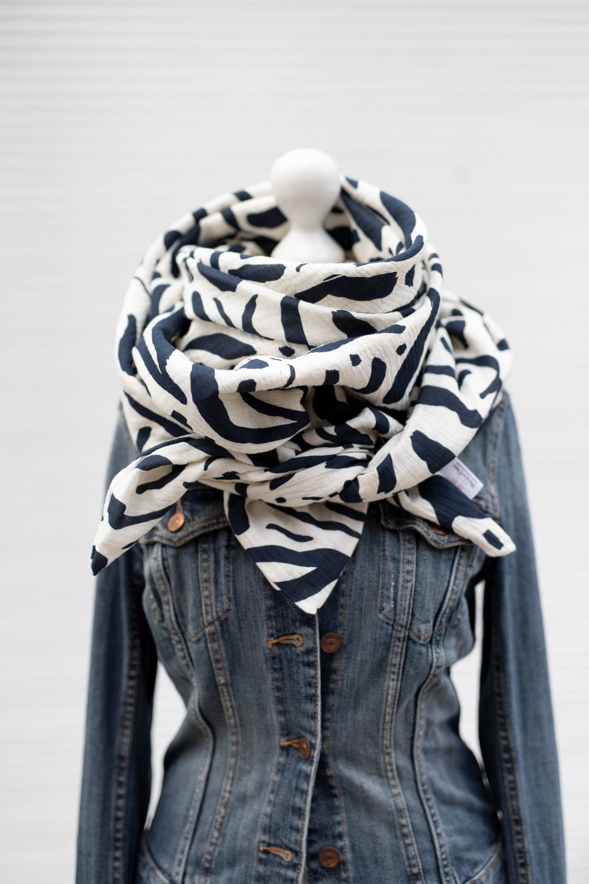 Musselintuch Dreieckstuch Halstuch Abstrakt Creme Navy Damen Doppellagig Xxl Tuch von MiaLaLunaDesigns