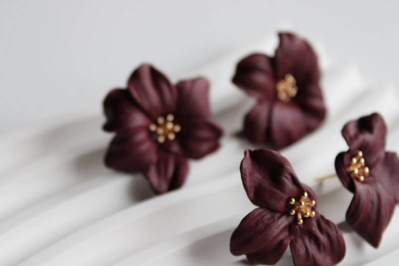Ohrringe Aus Polymerton - Blume Weinrot Ohrringe Aus Polymerton - Blume Weinrot von MiaLenaDESIGNShop