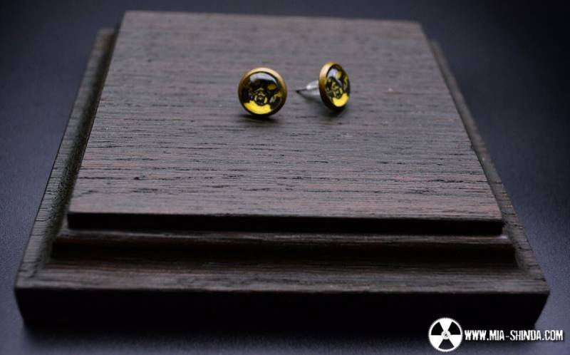stud Earrings "Gas Mask" stud Earrings "Gas Mask" von MiaShinda