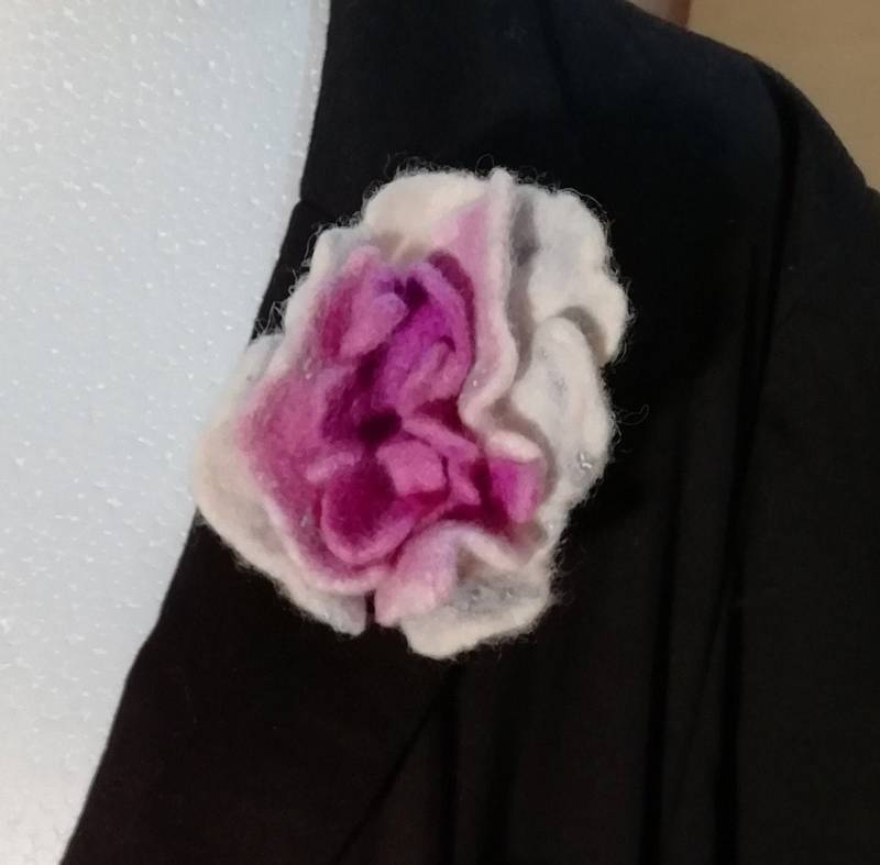 Blumenbrosche, Gefilzte Rose Brosche, Geschenkidee Blumenbrosche, Gefilzte Rose Brosche, Geschenkidee von MiaSueStudio