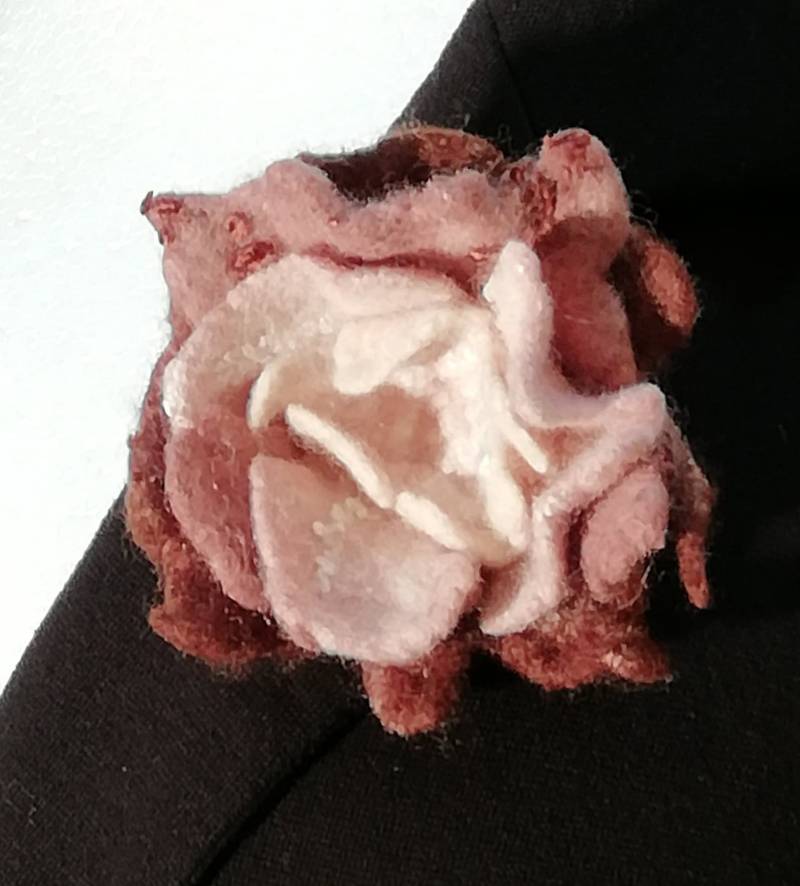 Blumenbrosche, Gefilzte Rose Brosche, Geschenkidee Blumenbrosche, Gefilzte Rose Brosche, Geschenkidee von MiaSueStudio