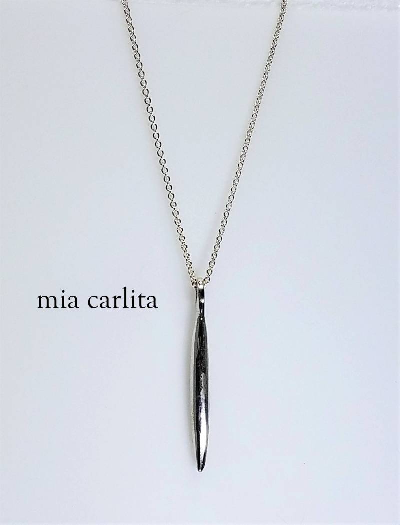 Die Spike-Tropfen-Kette Die Spike-Tropfen-Kette von Miacarlita