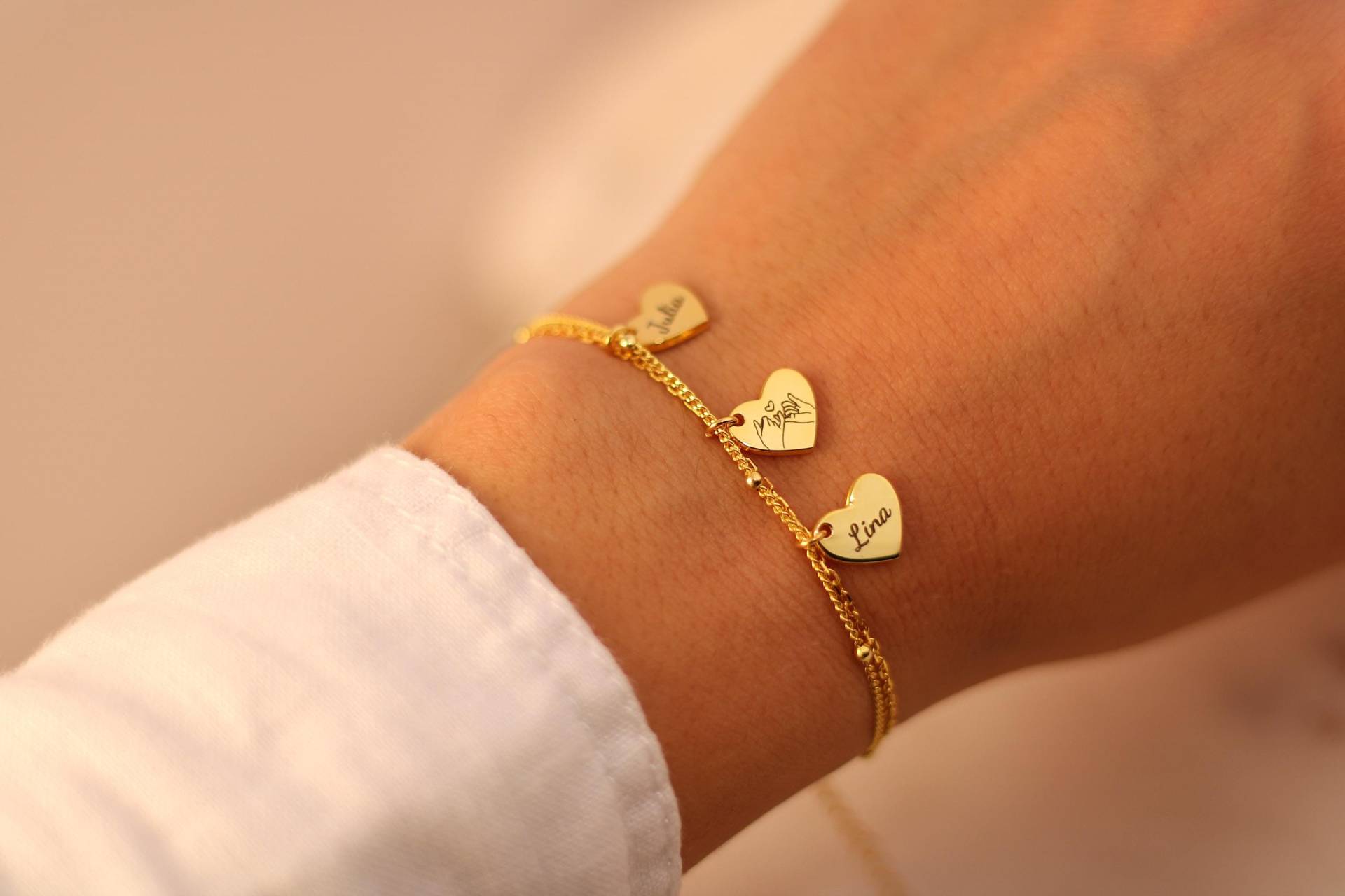 Personalisiertes Armband in Silber, Gold | Gravur Mit Herz Anhänger Aus Sterling Silber Geschenk Für Sie Freundschaftsarmband Personalisiertes Armband in Silber, Gold | Gravur Mit Herz Anhänger Aus Sterling Silber Geschenk Für Sie Freundschaftsarmband von Miajuwelier