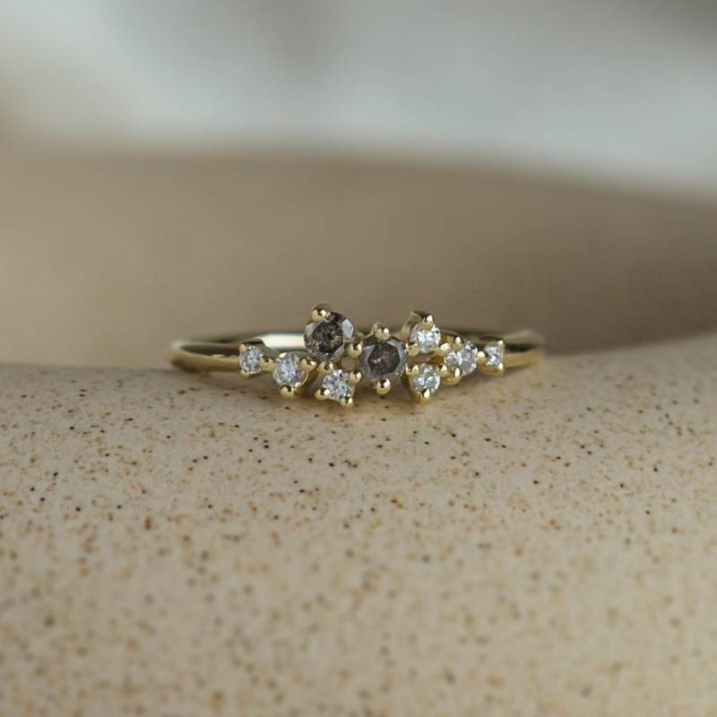 Cluster Salt & Pepper Diamantversprechensring, Rundschliff Grauer Und Weißer Edelstein Statementring, Einzigartiger Verlobungsring von MialisJewelryStore