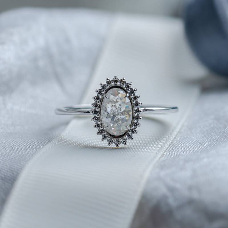 Diamantring Mit Rosenschliff, Halo, Eisgrau von MialisJewelryStore