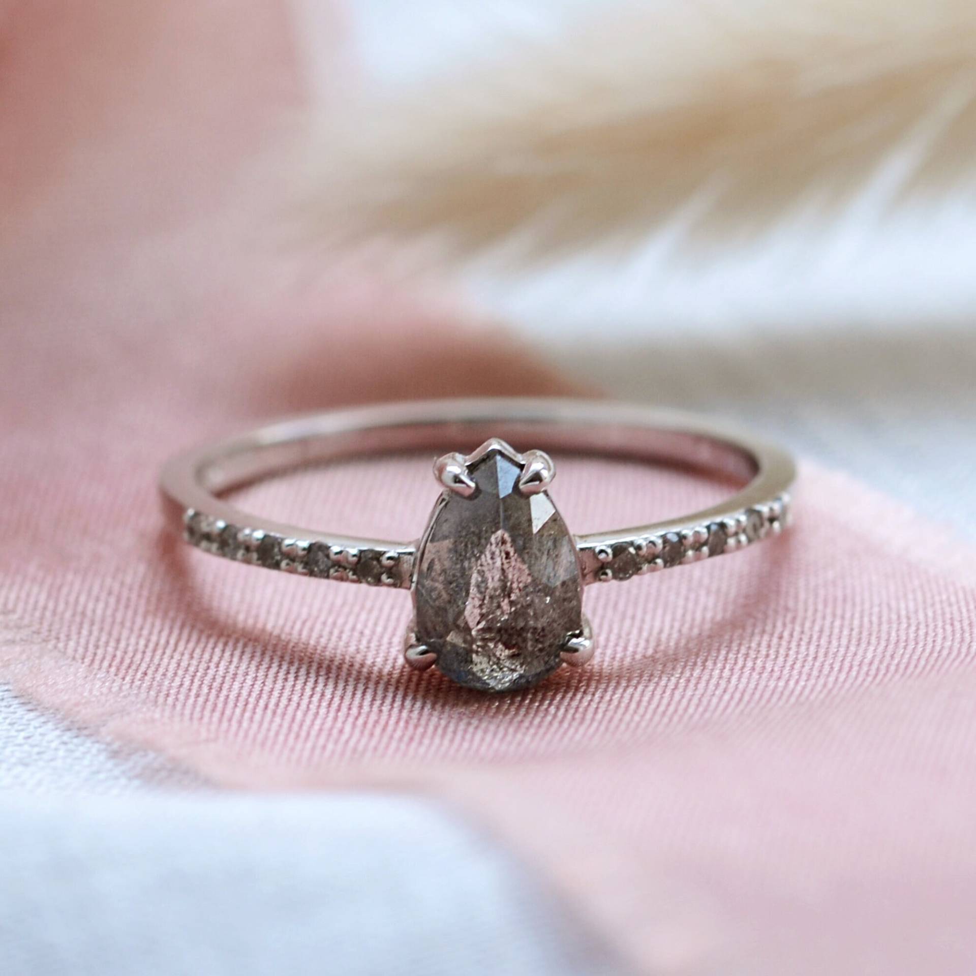 Diamantring in Birnenform Für Verlobungsringe von MialisJewelryStore