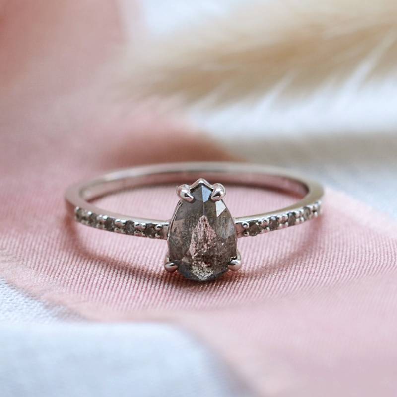 Diamantring in Birnenform Für Verlobungsringe von MialisJewelryStore