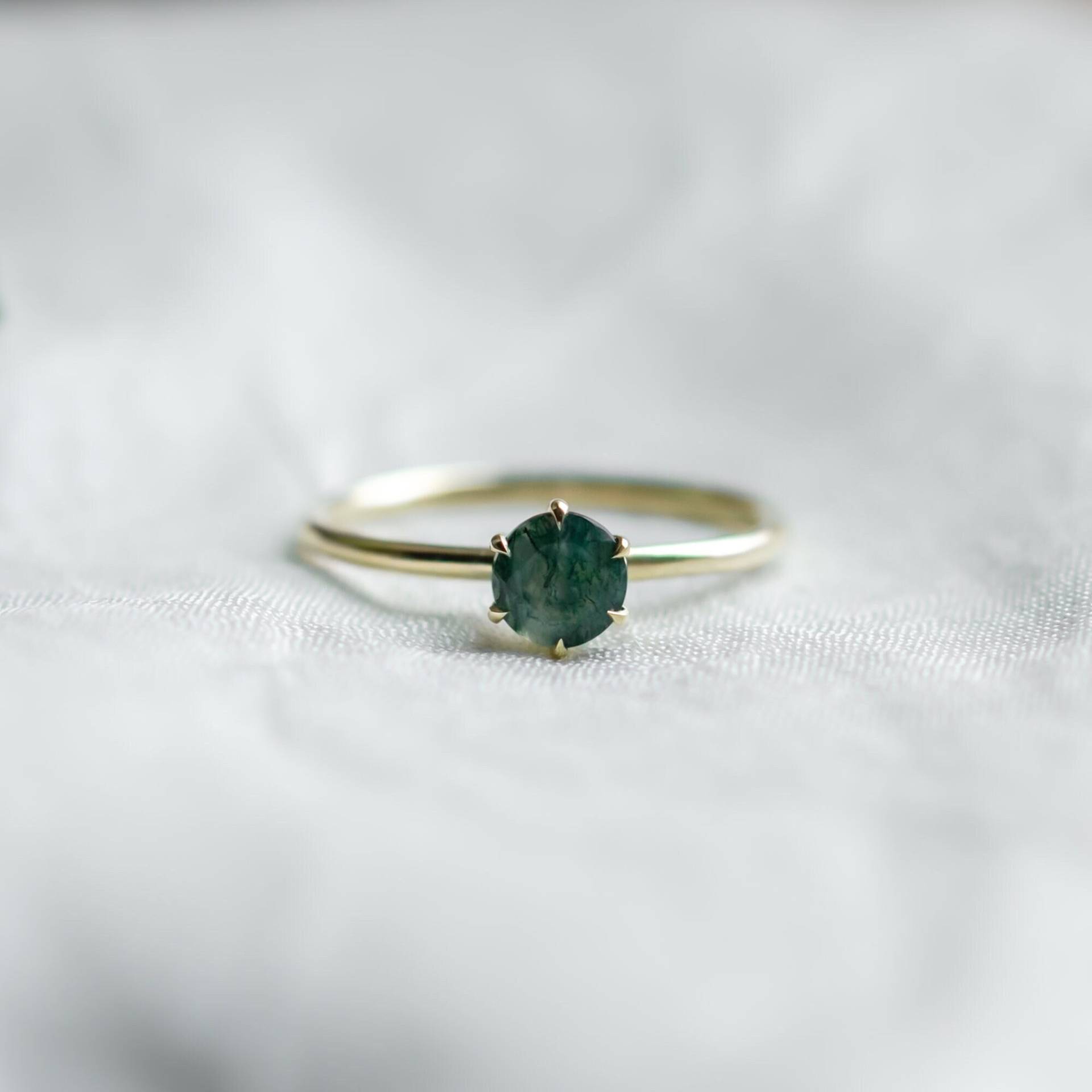 Einfacher Rundschliff Moosachat Ring, Einzigartiger Grüner Edelstein Versprechensring, Solitär Verlobungsring Einfacher Rundschliff Moosachat Ring, Einzigartiger Grüner Edelstein Versprechensring, Solitär Verlobungsring von MialisJewelryStore