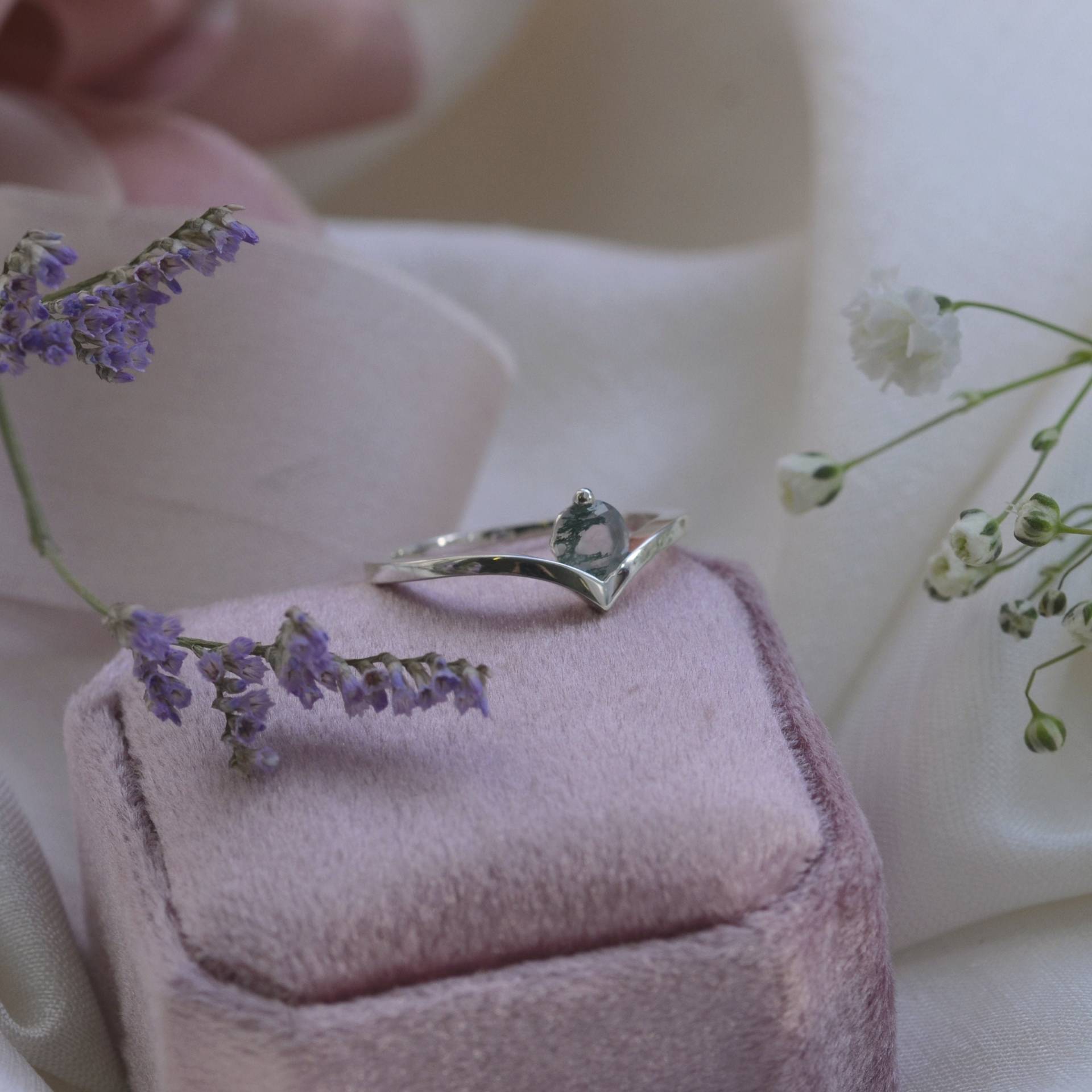 Minimalist Edelstein Ring Moosachat in Gold Dünner von MialisJewelryStore