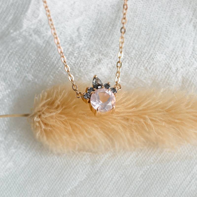 Morganit Und Diamant Halskette, Cluster Halskette in Roségold, Zarte Solid Goldkette von MialisJewelryStore