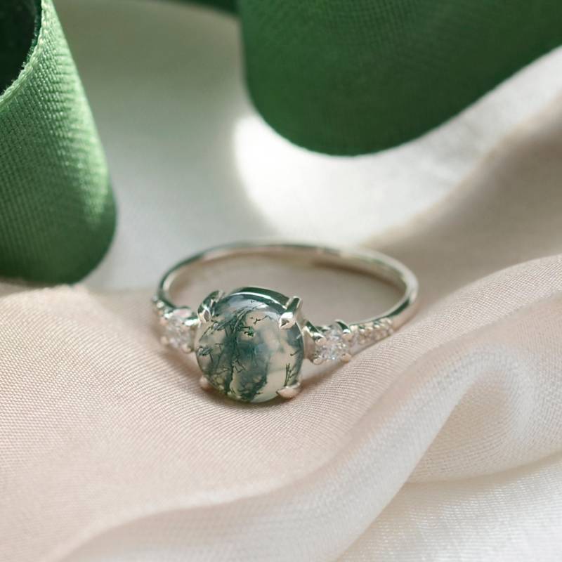 Natürliche Edelstein-Verlobungsring Runde Moosachat Ring Drei-stein-Ring von MialisJewelryStore