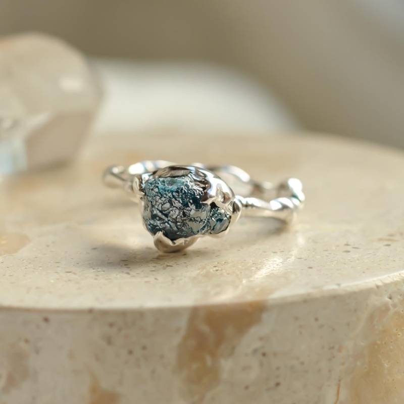 Natürlicher Roher Blauer Diamant-Verlobungsring, Blauer Edelstein-Versprechensring, Natur Inspirierter Statement-Ring, Schmuck Im Boho-Stil Natürlicher Roher Blauer Diamant-Verlobungsring, Blauer Edelstein-Versprechensring, Natur Inspirierter Statement-Ring, Schmuck Im Boho-Stil von MialisJewelryStore
