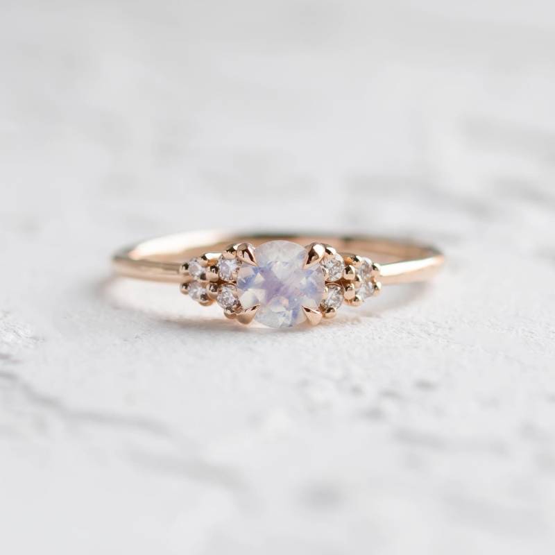 Regenbogen Mondstein Ring, Juni Geburtsstein Cluster Diamant Verlobungsring von MialisJewelryStore