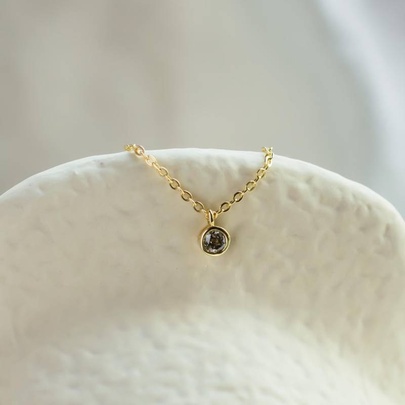 Rund Geschliffene Einfache Halskette, Salz Und Pfeffer Diamant Anhänger, Zierliche Graue Edelstein Einfache Galaxie Halskette Rund Geschliffene Einfache Halskette, Salz Und Pfeffer Diamant Anhänger, Zierliche Graue Edelstein Einfache Galaxie Halskette von MialisJewelryStore