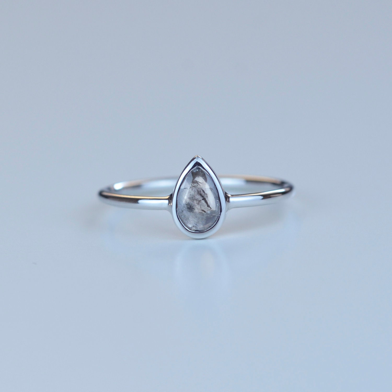 Salz Und Pfeffer Verlobungsring, Pear Diamant Ring, Grauer Verlobungsring von MialisJewelryStore