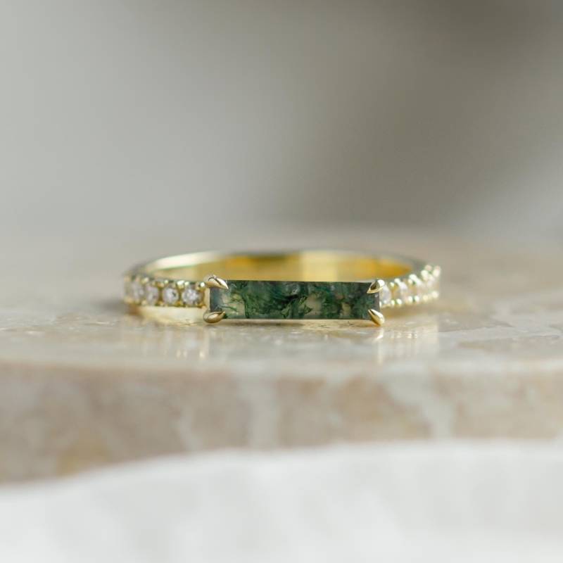 Schlanker Moosachat - Und Diamantring, Horizontaler Grüner Edelsteinring Im Baguetteschliff, Von Der Natur Inspirierter Versprechensring von MialisJewelryStore