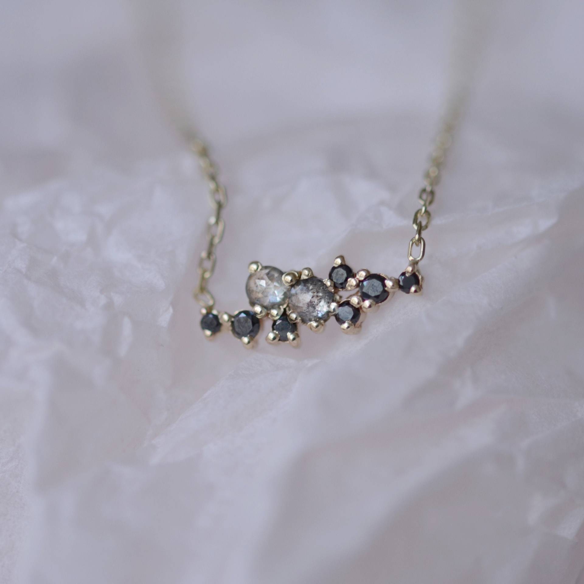 Schwarzer Diamant Halskette, Cluster Einzigartige Salz Und Pfeffer Halskette von MialisJewelryStore