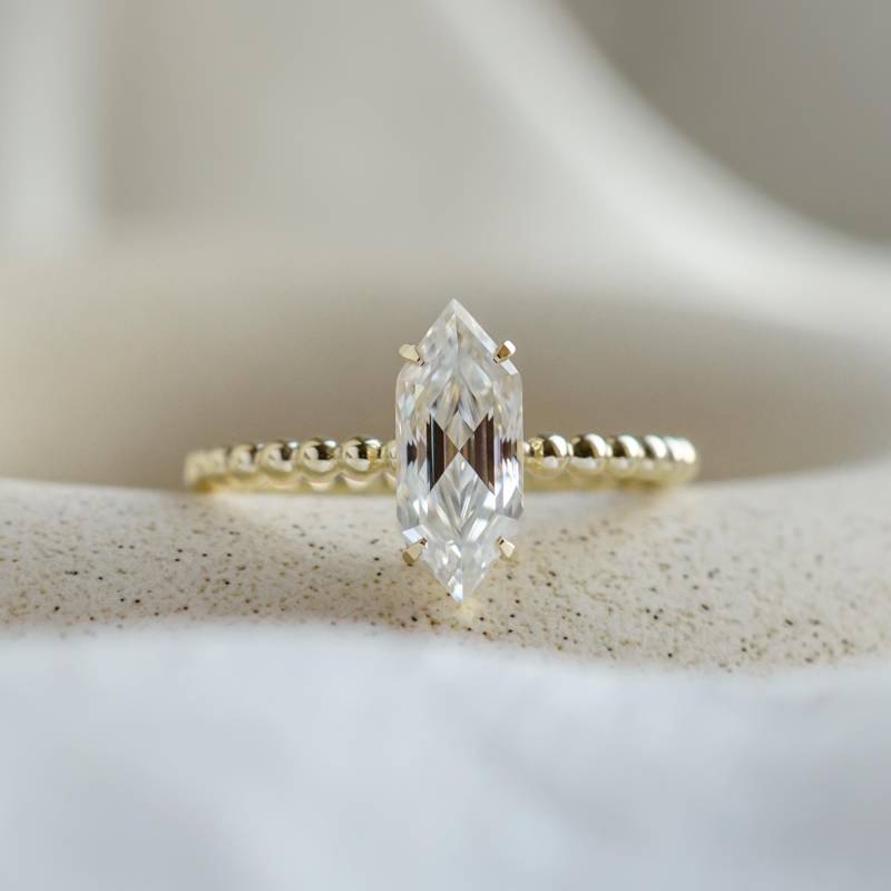 Sechseckiger Moissanit-Verlobungsring, Solitär-Laborring, Verlobungsring, Perlenring Mit Klaren Edelsteinen von MialisJewelryStore