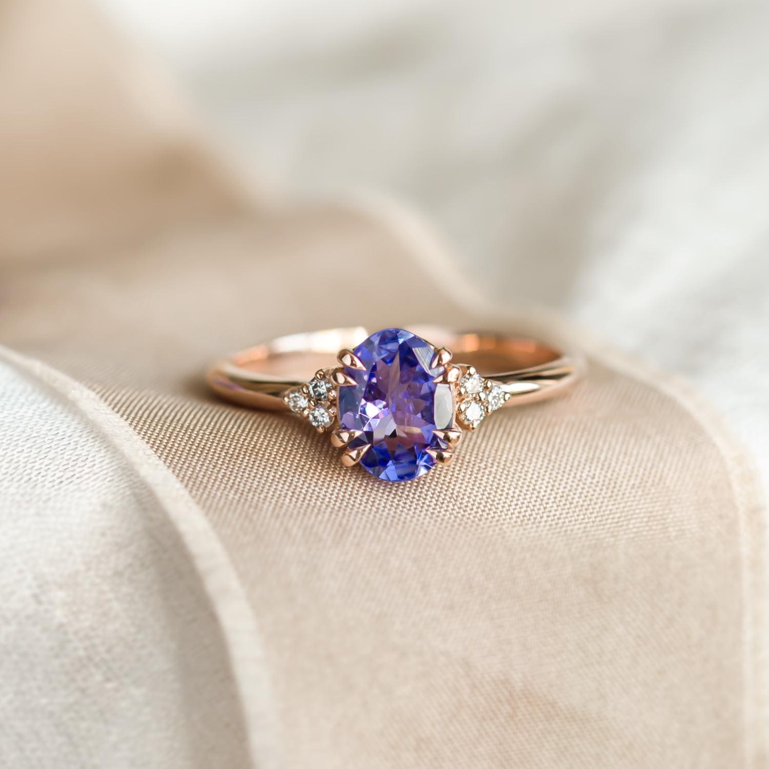 Vintage Tansanit Verlobungsring Mit Natürlichen Diamanten, Ovalschliff Lila Edelstein Versprechensring, Dezember Geburtsstein Ring Vintage Tansanit Verlobungsring Mit Natürlichen Diamanten, Ovalschliff Lila Edelstein Versprechensring, Dezember Geburtsstein Ring von MialisJewelryStore