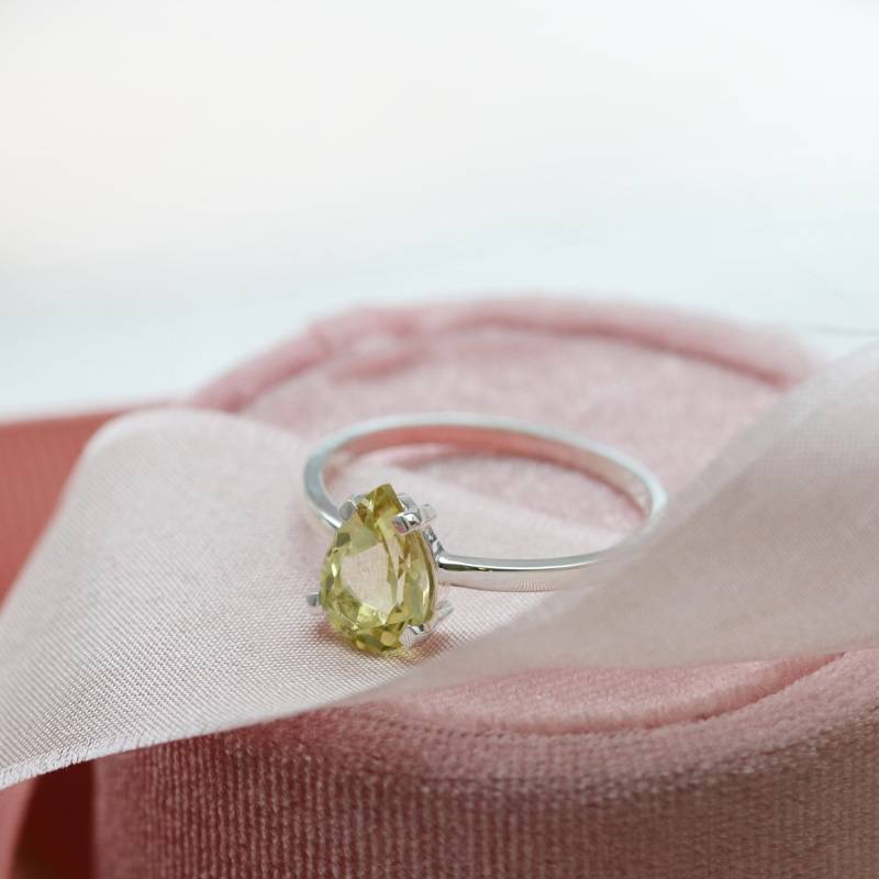 Zitronenquarzring Einzigartiger Edelstein Verlobungsring Birnenförmiger Quarzring von MialisJewelryStore