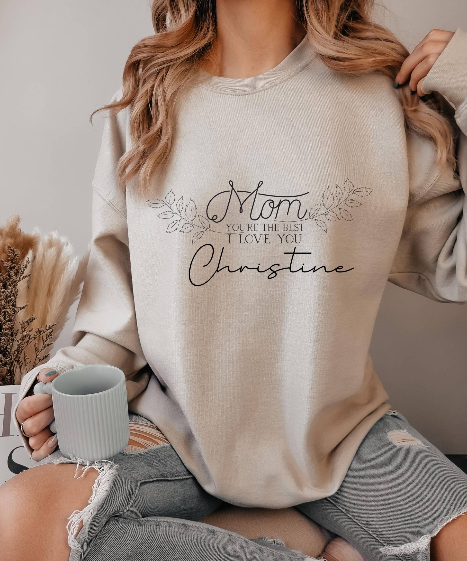 Personalisiertes Mama-Sweatshirt, Floraler Akzent, Individueller Name von MiasBoutiqe
