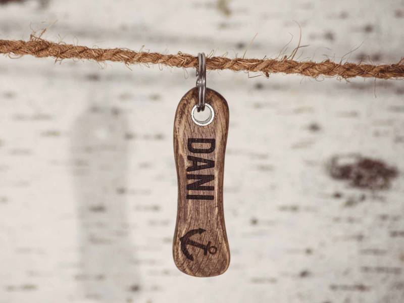 Personalisierter Schlüsselanhänger Aus Eiche - Ein Unikat Für Dich | Handschmeichler Geschenkidee Fahrschule Erste Wohnung Einzug von MiatHolzDesign