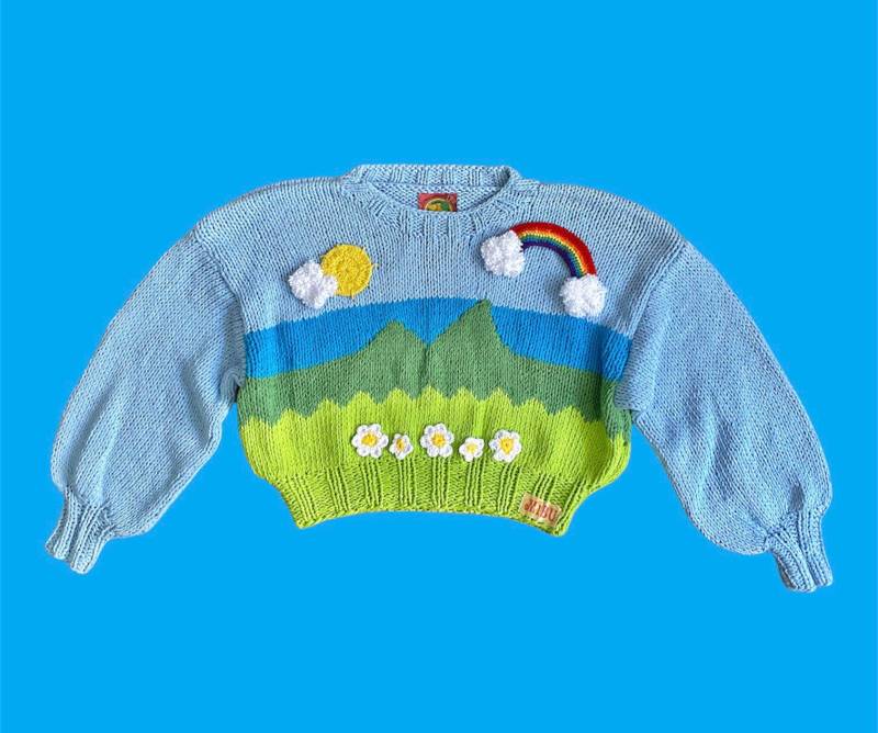 Handgestrickter Pullover Aus Recycelter Baumwolle, 3D Häkelarbeit-Wolken, Regenbogen, Blumen von Mibudesign