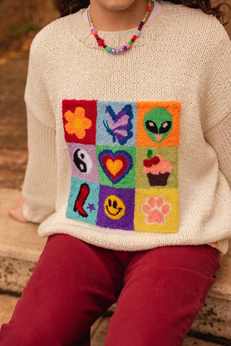 Handgestrickter Pullover | Chunky Recycled Cotton, Schlag-stickerei von Mibudesign