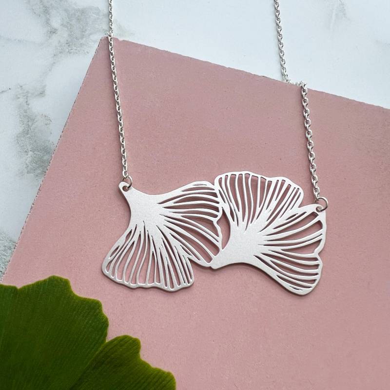 Silber Gingko Blatt Halskette - Weihnachtsgeschenk Geschenk Für Pflanzenliebhaber Sie Anhänger Pflanzenschmuck von MicaPeet